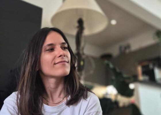 Je crois qu’on apprend mieux quand on est écouté.e et compris.e. Chez Donka creation on avance ensemble mais c’est toi qui tiens les commandes.