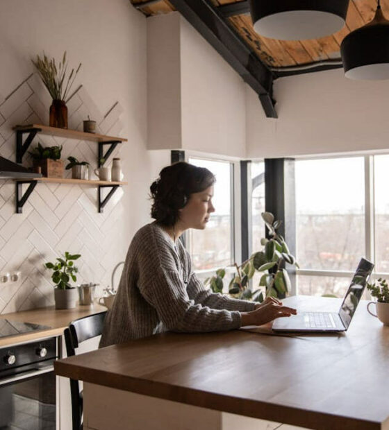 Tu payes pour un travail fait, pas pour un droit d'accès permanent